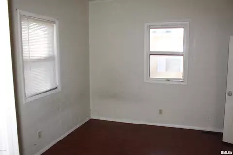 404 S 1st St, Marion, IL 62959 photo 9