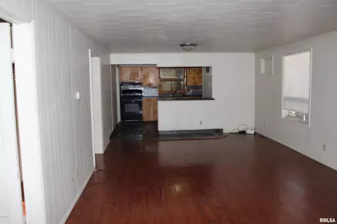 404 S 1st St, Marion, IL 62959 photo 7