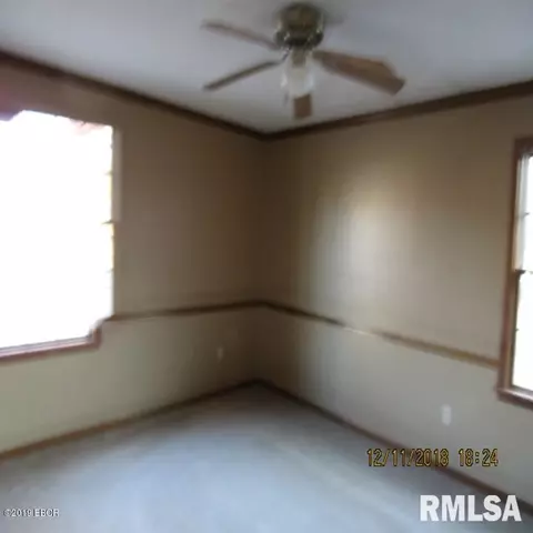 1200 Academy St, Eldorado, IL 62930 photo 4
