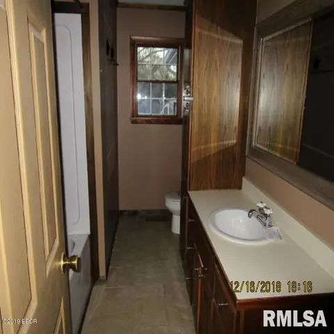 1200 Academy St, Eldorado, IL 62930 photo 9