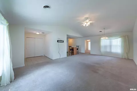 1500 Apache Dr, Marion, IL 62959 photo 4