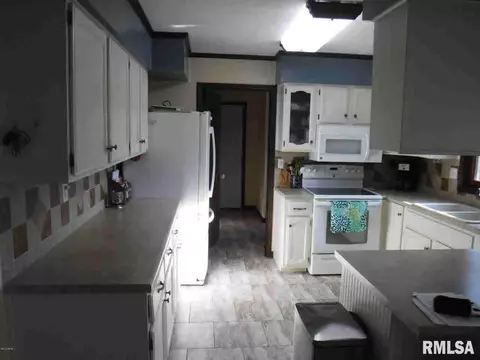 218 Cope Dr, Salem, IL 62881 photo 4