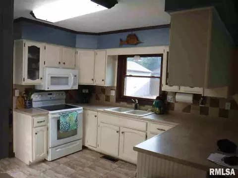 218 Cope Dr, Salem, IL 62881 photo 3