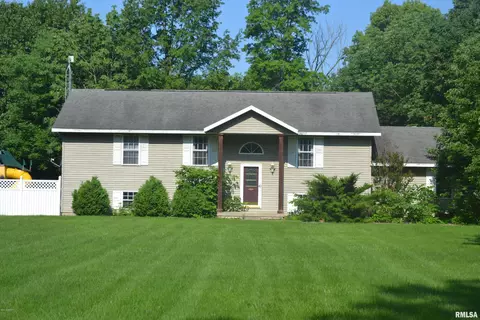 658 Deerfield Rd, Walnut Hill, IL 62893 photo 2