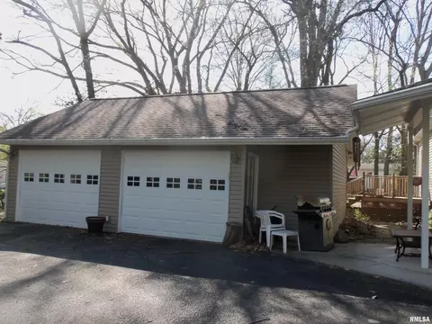 614 E Main St, Benton, IL 62812 photo 44