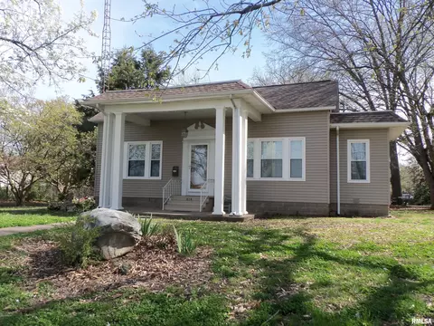 614 E Main St, Benton, IL 62812 photo 2