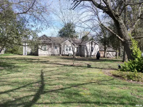 614 E Main St, Benton, IL 62812 photo 39