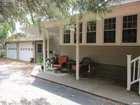 614 E Main St, Benton, IL 62812 photo 31