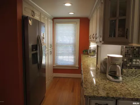 614 E Main St, Benton, IL 62812 photo 26