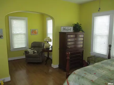 614 E Main St, Benton, IL 62812 photo 46