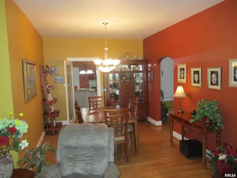 614 E Main St, Benton, IL 62812 photo 11