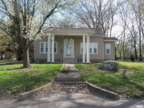 614 E Main St, Benton, IL 62812 photo 1