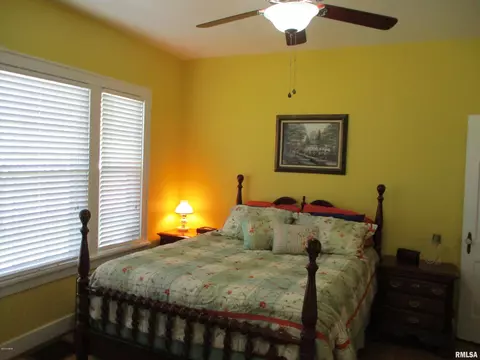 614 E Main St, Benton, IL 62812 photo 18