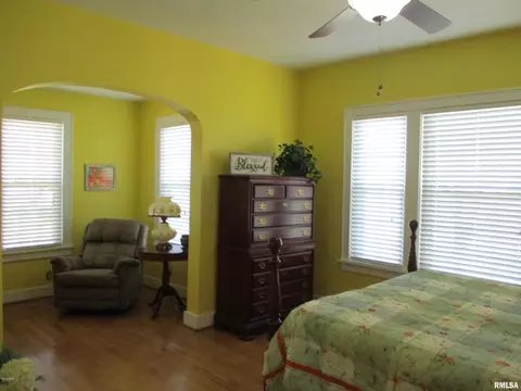 614 E Main St, Benton, IL 62812 photo 17