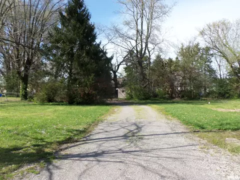 614 E Main St, Benton, IL 62812 photo 45