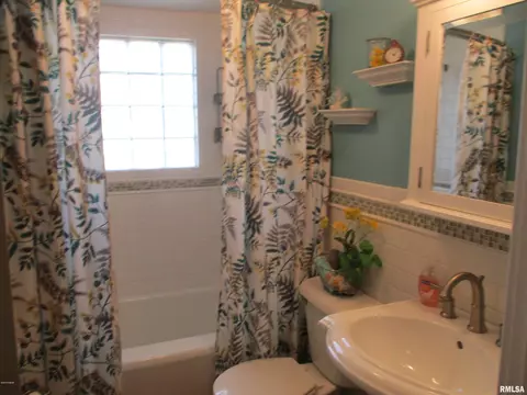 614 E Main St, Benton, IL 62812 photo 15