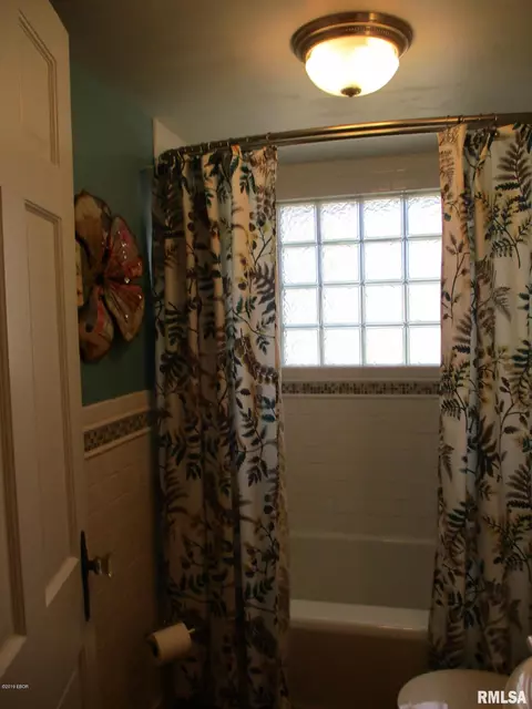 614 E Main St, Benton, IL 62812 photo 16