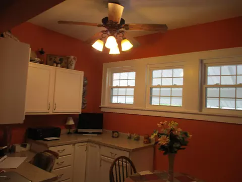 614 E Main St, Benton, IL 62812 photo 22