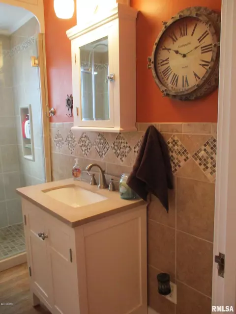 614 E Main St, Benton, IL 62812 photo 32