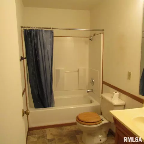 305 E Marion St, Marion, IL 62959 photo 14