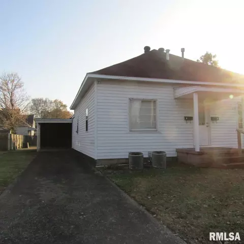 305 E Marion St, Marion, IL 62959 photo 2
