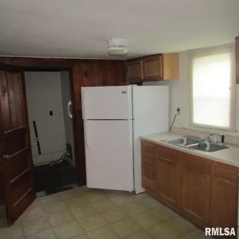 305 E Marion St, Marion, IL 62959 photo 4