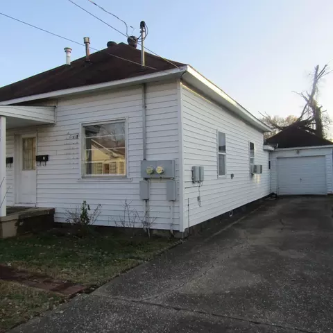 305 E Marion St, Marion, IL 62959 photo 3