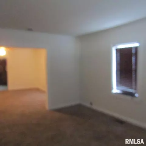 305 E Marion St, Marion, IL 62959 photo 7