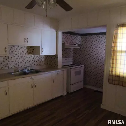 305 E Marion St, Marion, IL 62959 photo 9