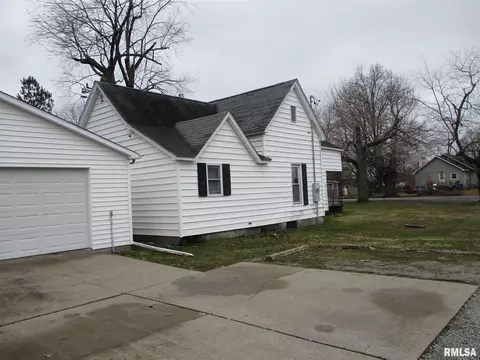 700 S 23rd St, Herrin, IL 62948 photo 2