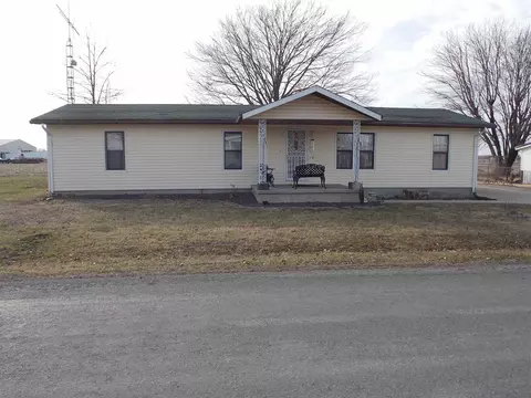 119 Lyle Dr, Hoffman, IL 62250 photo 2