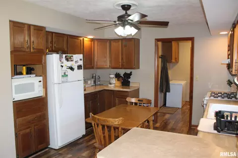 2107 Cedar Ave, Salem, IL 62881 photo 5