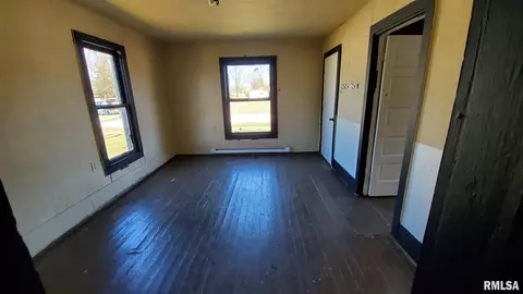 506 E John St, Christopher, IL 62822 photo 13