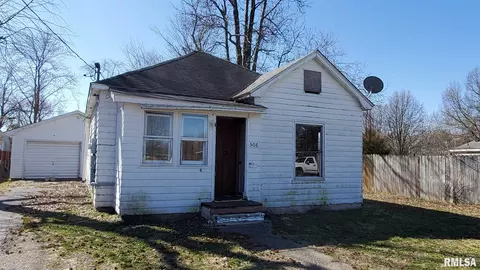506 E John St, Christopher, IL 62822 photo 1