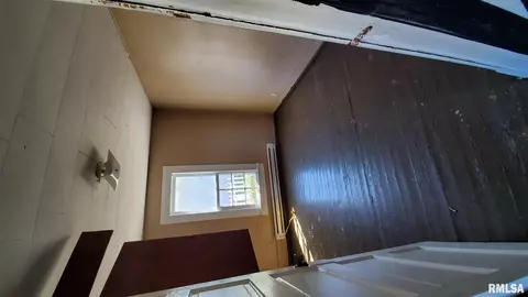 506 E John St, Christopher, IL 62822 photo 14