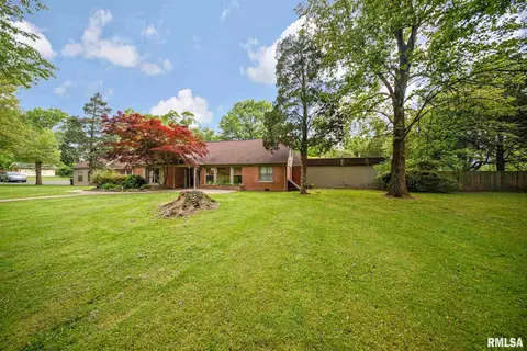 221 Kane Dr, Herrin, IL 62948 photo 2