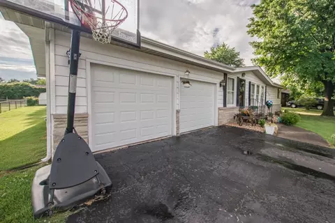 19 Sunset Dr, Mount Vernon, IL 62864 photo 9