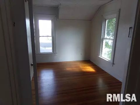 1161 2nd St, Eldorado, IL 62930 photo 6