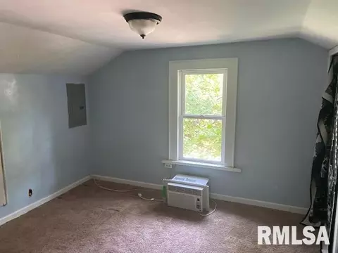 902 S Main St, Benton, IL 62812 photo 22