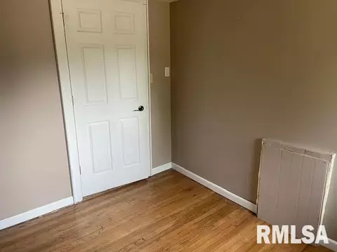 902 S Main St, Benton, IL 62812 photo 26