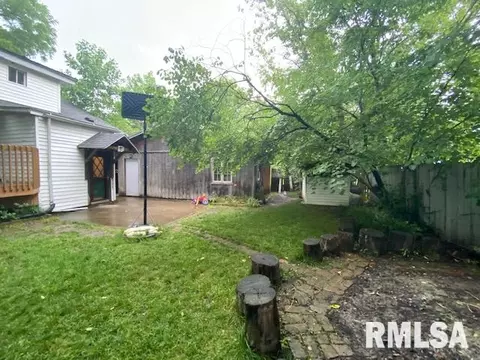 902 S Main St, Benton, IL 62812 photo 5
