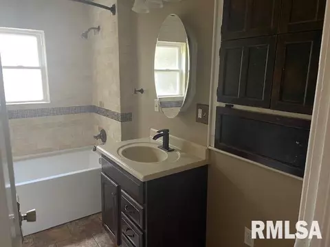 902 S Main St, Benton, IL 62812 photo 20