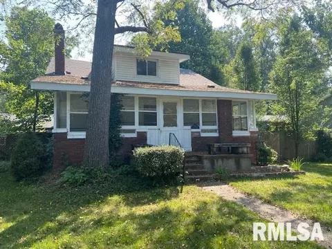 902 S Main St, Benton, IL 62812 photo 10