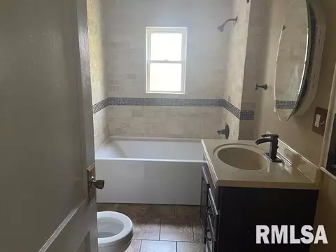 902 S Main St, Benton, IL 62812 photo 19
