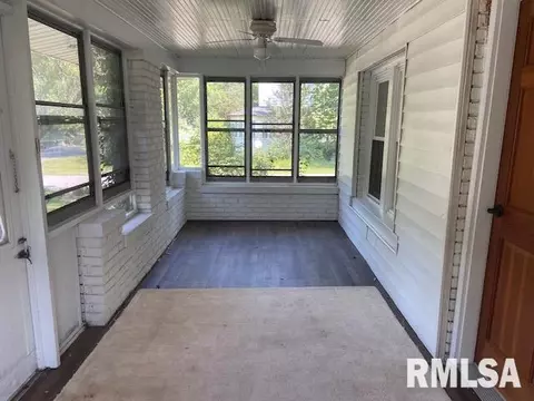 902 S Main St, Benton, IL 62812 photo 12