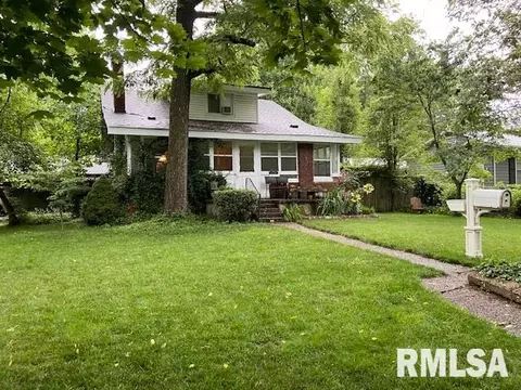902 S Main St, Benton, IL 62812 photo 1