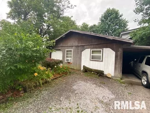 902 S Main St, Benton, IL 62812 photo 9