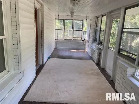 902 S Main St, Benton, IL 62812 photo 11