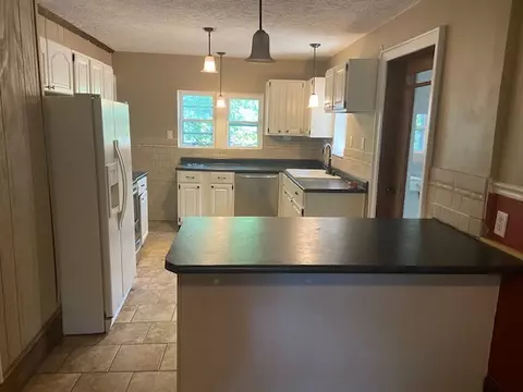 902 S Main St, Benton, IL 62812 photo 18