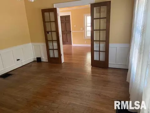902 S Main St, Benton, IL 62812 photo 13
